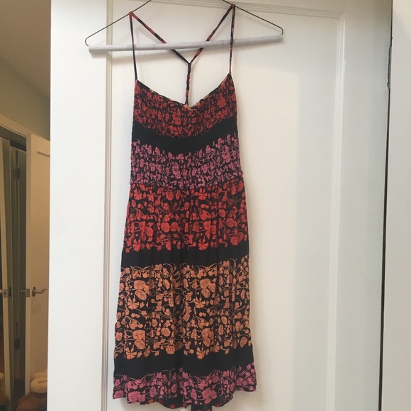 black and red, twist back dress - Picture 1 of 3